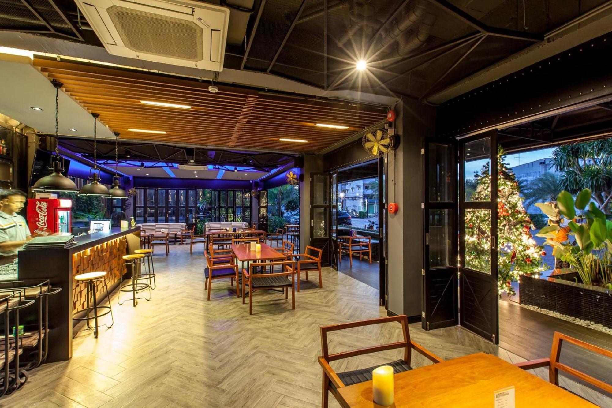 Loft Mania Boutique Hotel Chumphon Exteriör bild