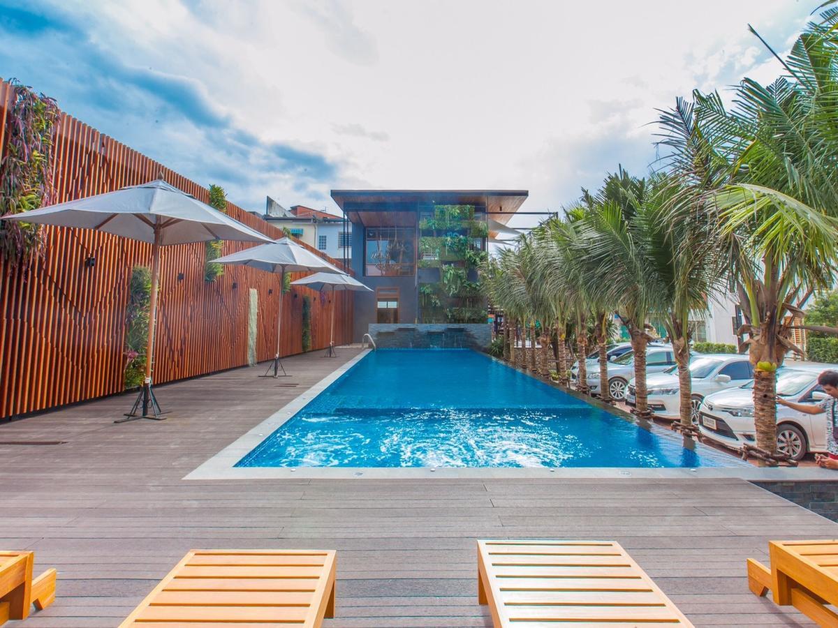 Loft Mania Boutique Hotel Chumphon Exteriör bild