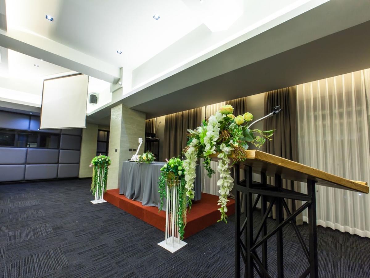 Loft Mania Boutique Hotel Chumphon Exteriör bild