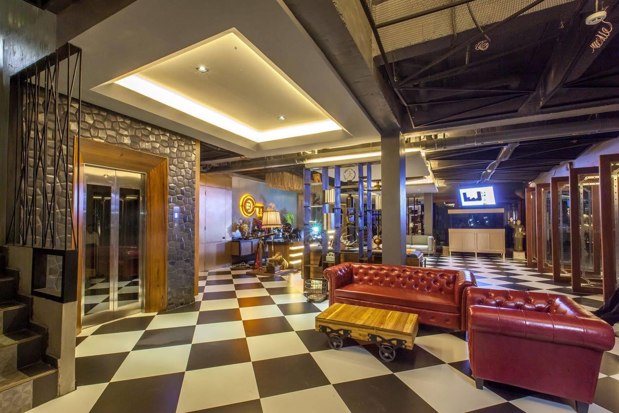 Loft Mania Boutique Hotel Chumphon Exteriör bild