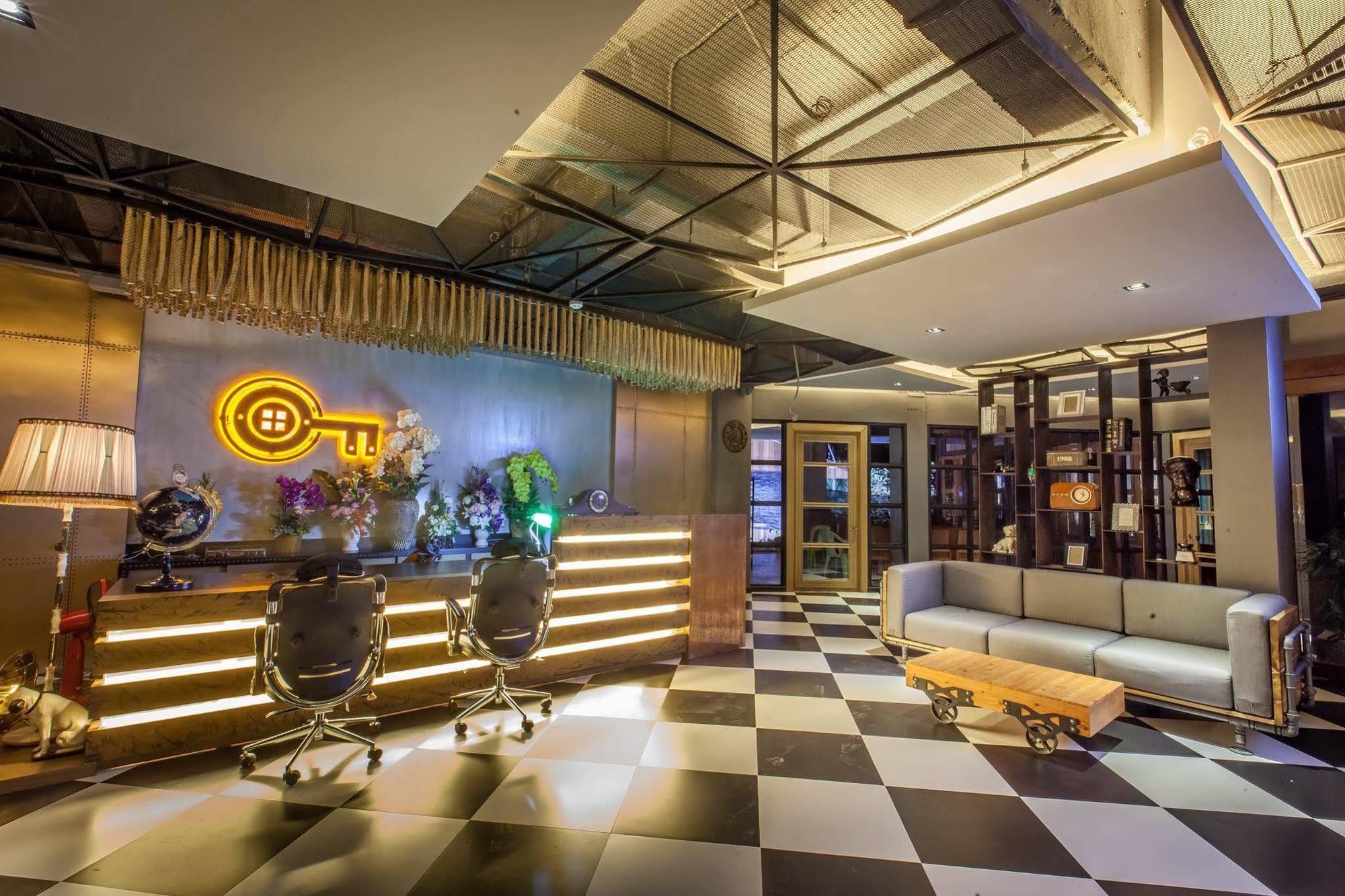 Loft Mania Boutique Hotel Chumphon Exteriör bild