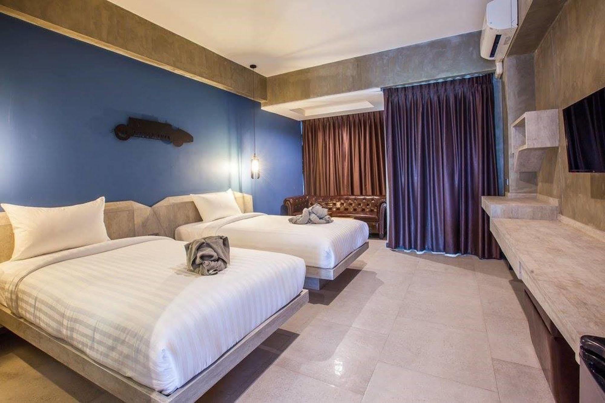 Loft Mania Boutique Hotel Chumphon Exteriör bild