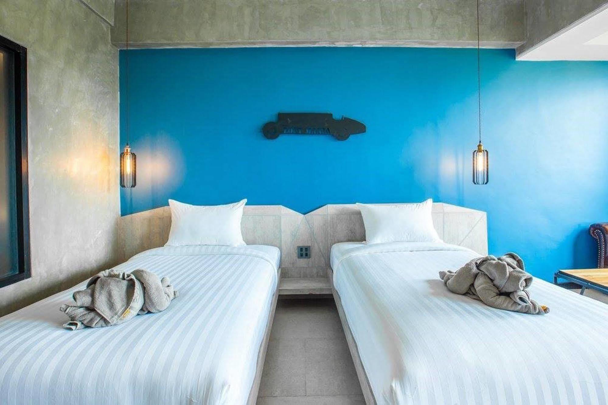 Loft Mania Boutique Hotel Chumphon Exteriör bild