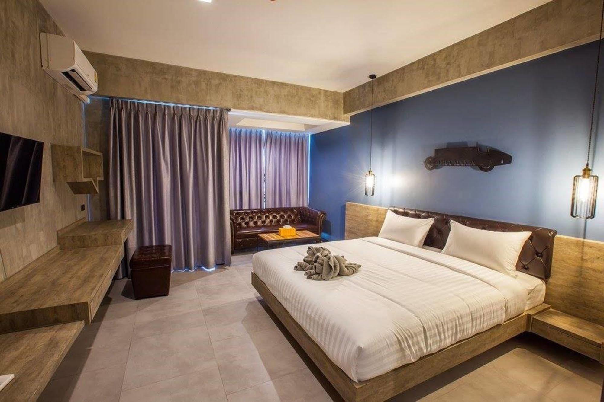 Loft Mania Boutique Hotel Chumphon Exteriör bild