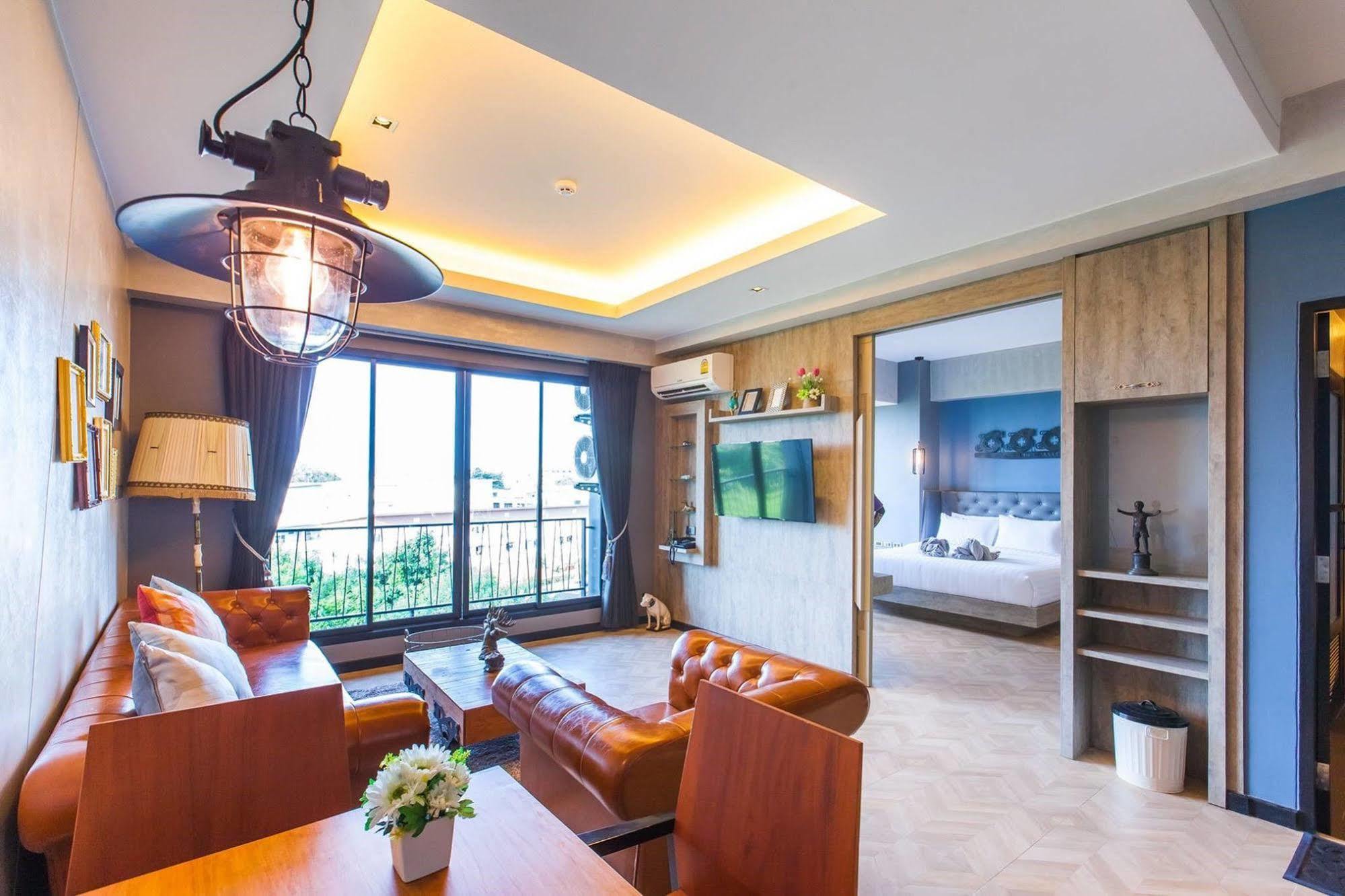 Loft Mania Boutique Hotel Chumphon Exteriör bild
