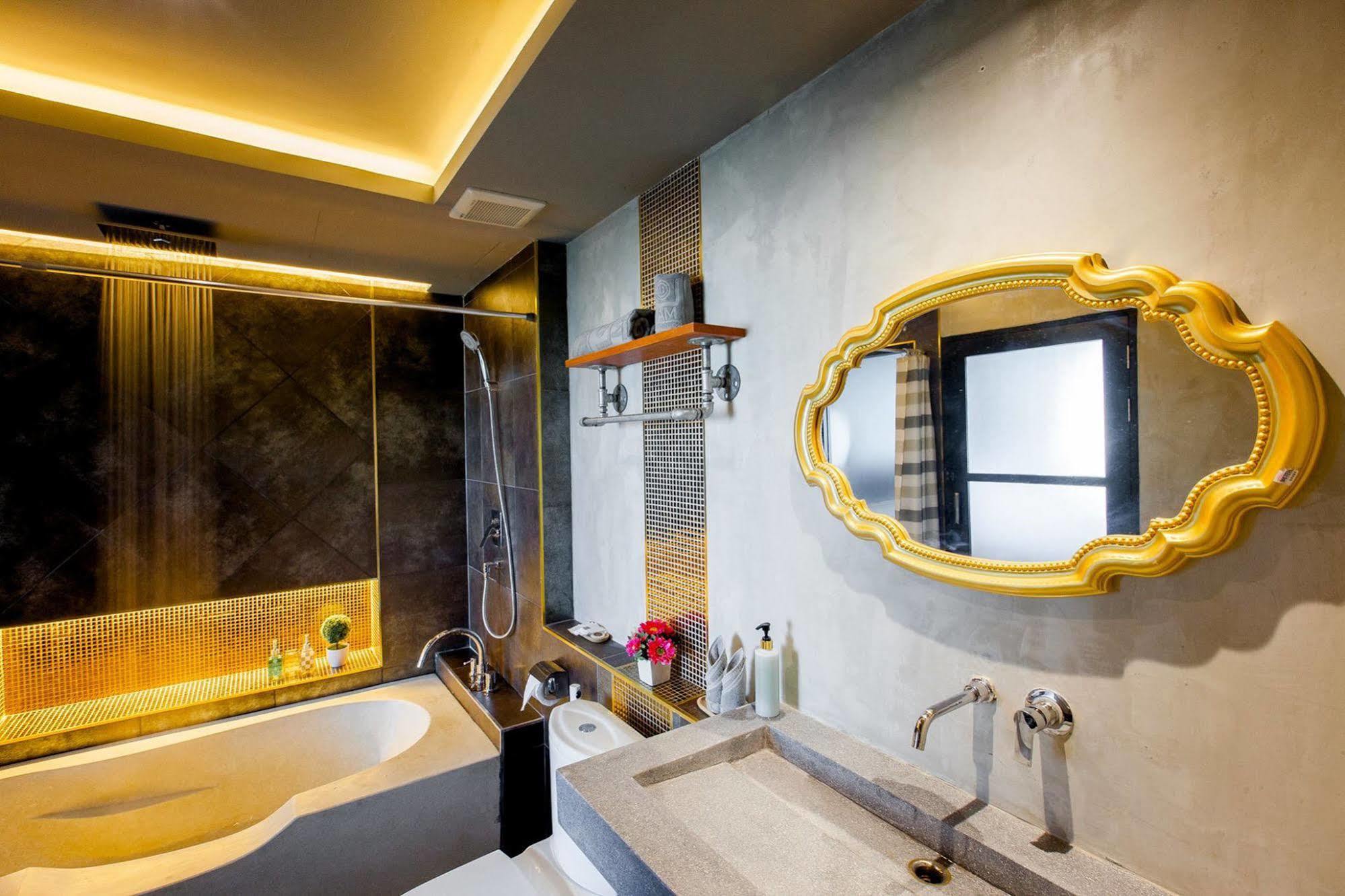 Loft Mania Boutique Hotel Chumphon Exteriör bild