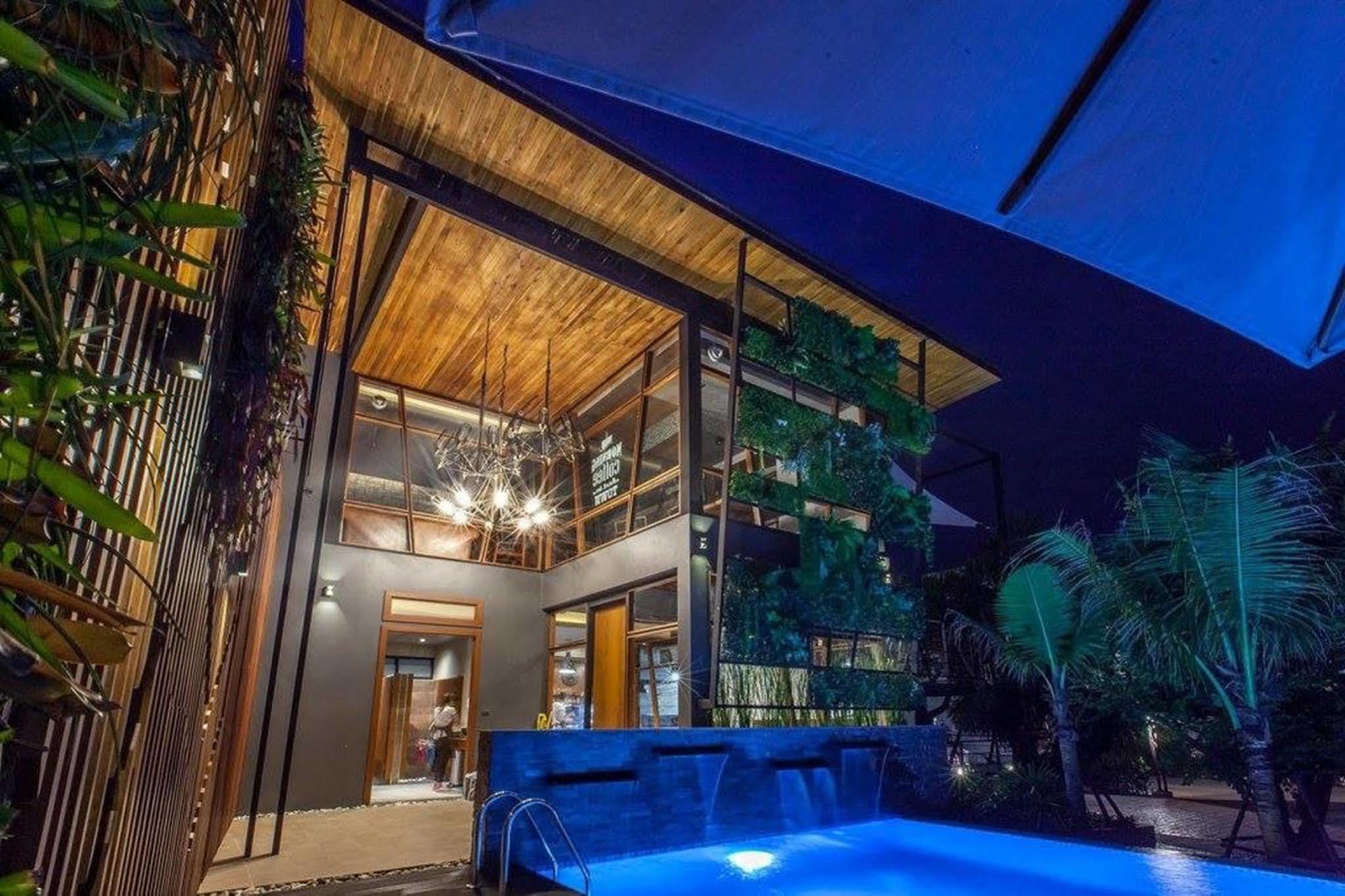 Loft Mania Boutique Hotel Chumphon Exteriör bild
