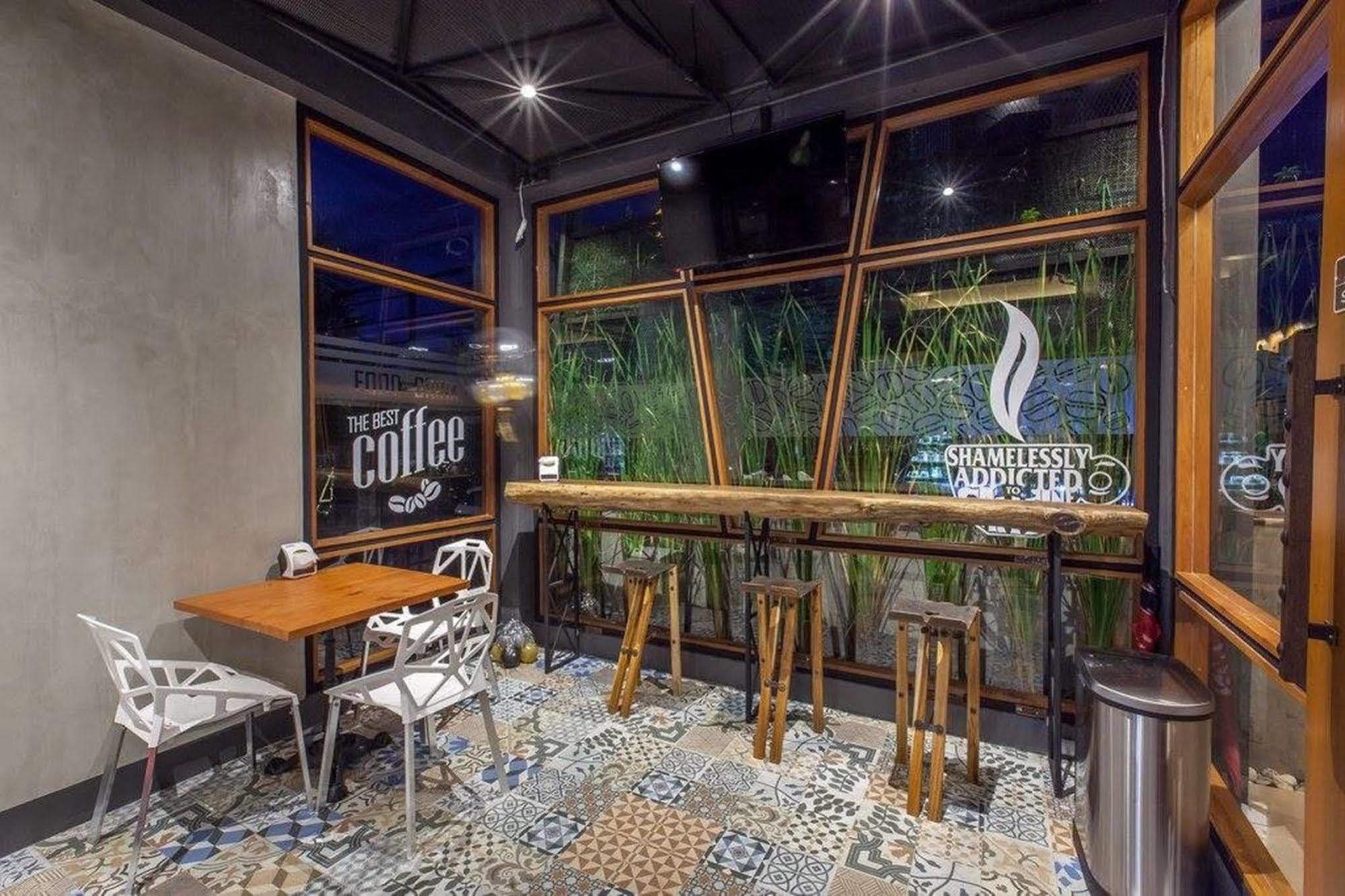 Loft Mania Boutique Hotel Chumphon Exteriör bild