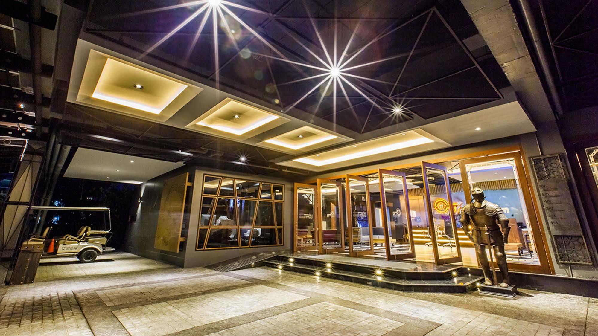 Loft Mania Boutique Hotel Chumphon Exteriör bild